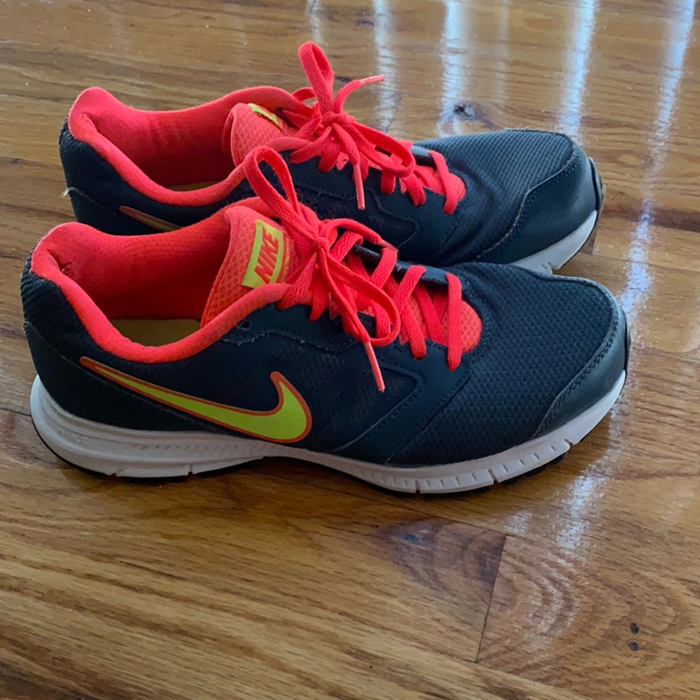 Women’s size 9 Nike running sneakers